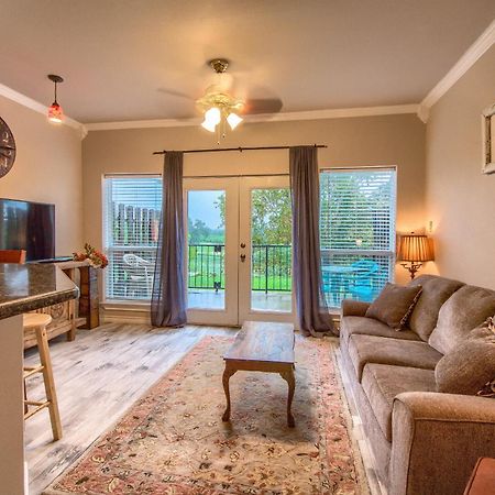 Ss 4B Riverside Condo Нью Браунфелс Экстерьер фото