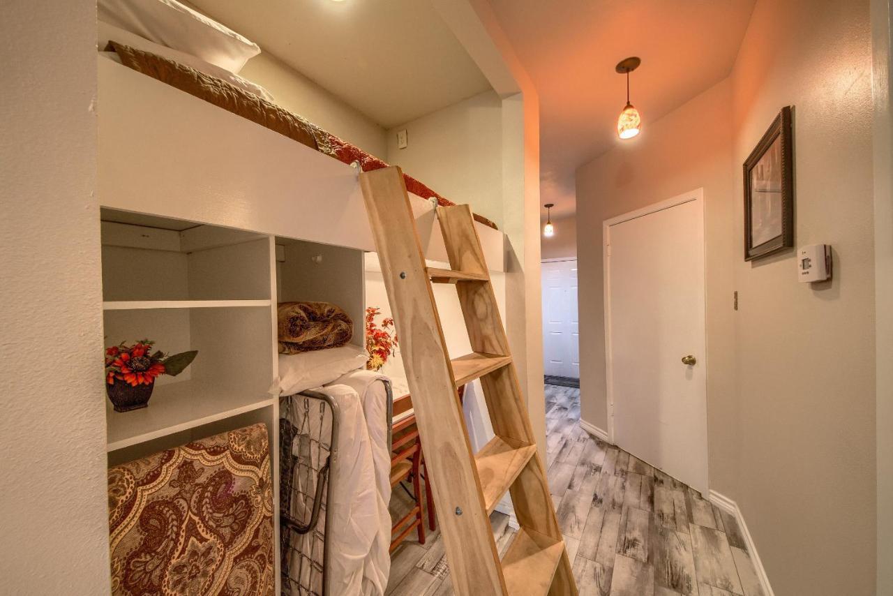 Ss 4B Riverside Condo Нью Браунфелс Экстерьер фото