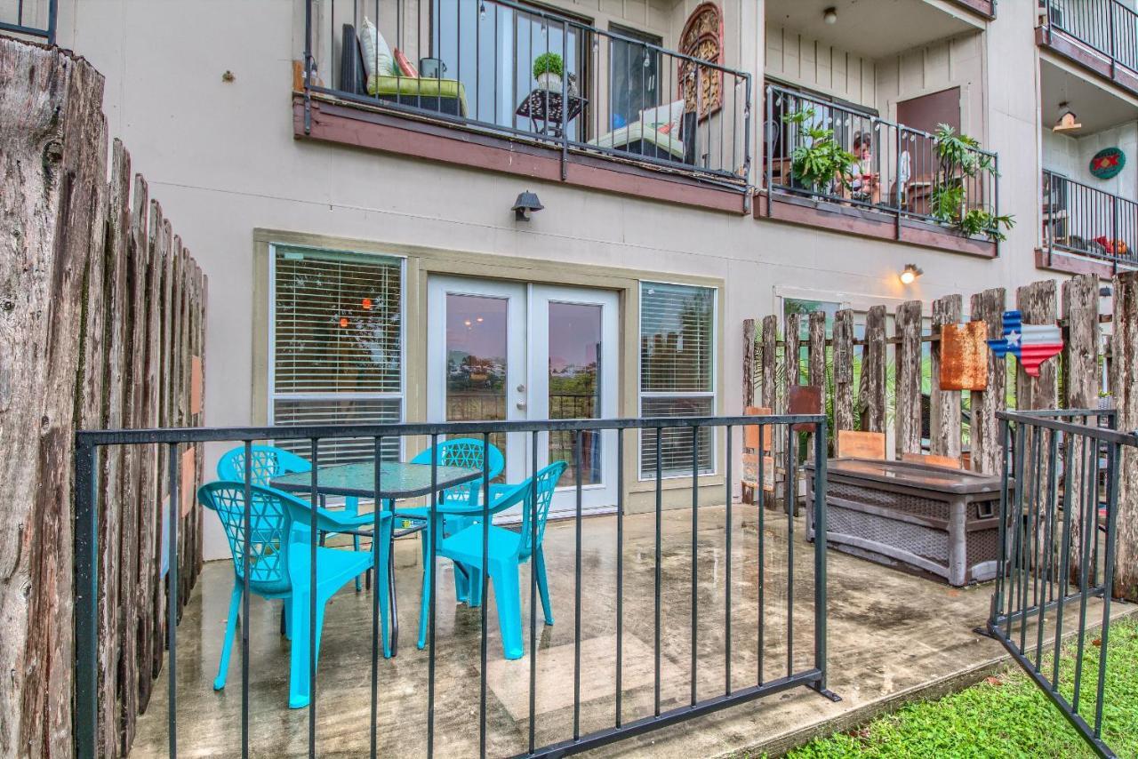 Ss 4B Riverside Condo Нью Браунфелс Экстерьер фото