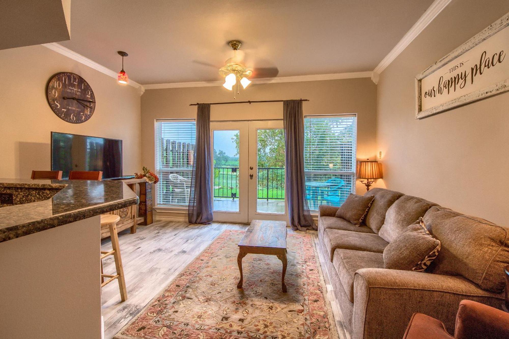 Ss 4B Riverside Condo Нью Браунфелс Экстерьер фото